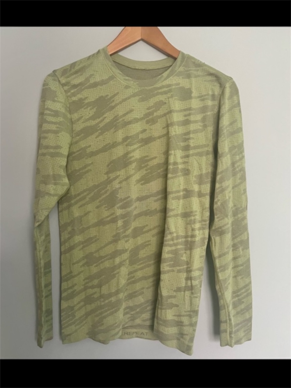 Lululemon Metal Vent Breathe Long Sleeve Scatter Surface Rover Neo Mint Small